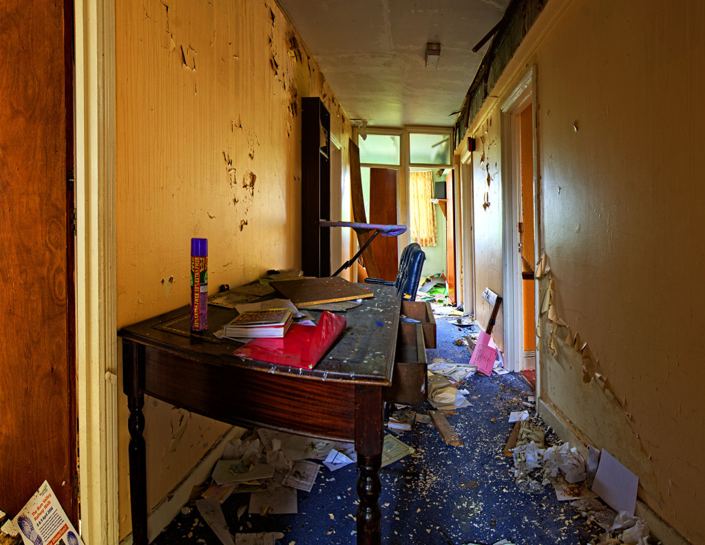 2013.06.08 - Abandoned Hotel in Wroxham - Office2