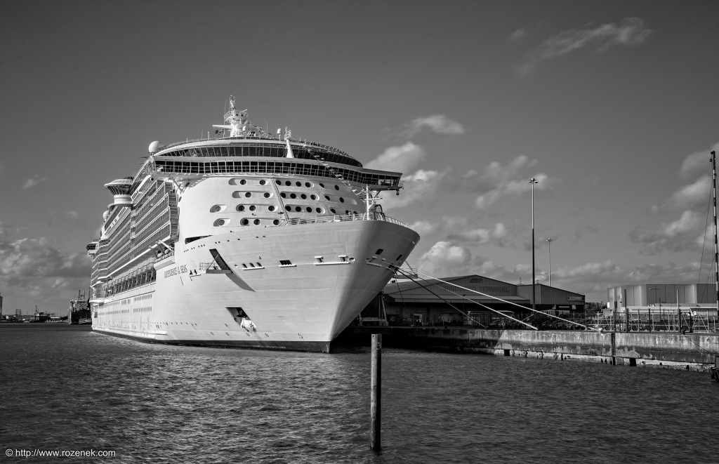 2014.11.01 - Mayflower Park in Southampton - Cruise Ship - HDR-02