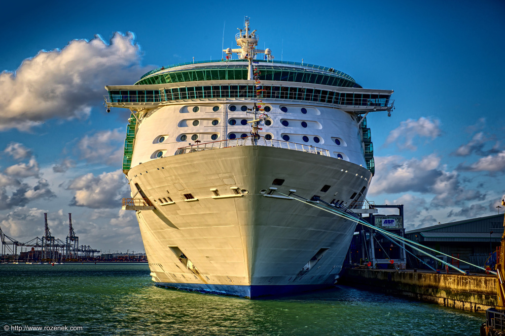 2014.11.01 - Mayflower Park in Southampton - Cruise Ship - HDR-03