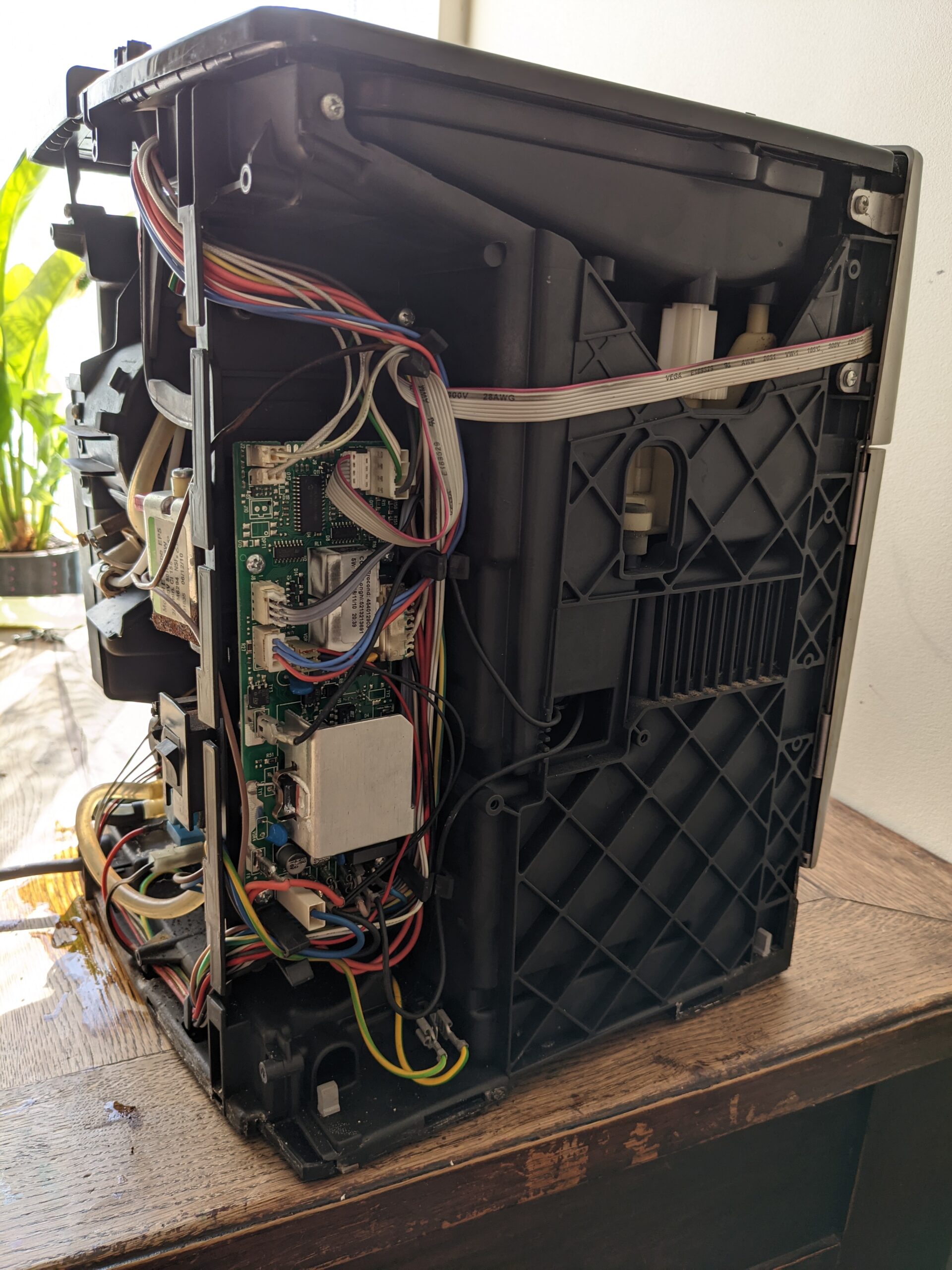 Delonghi Essam Magnifica 4200 inside repairing process